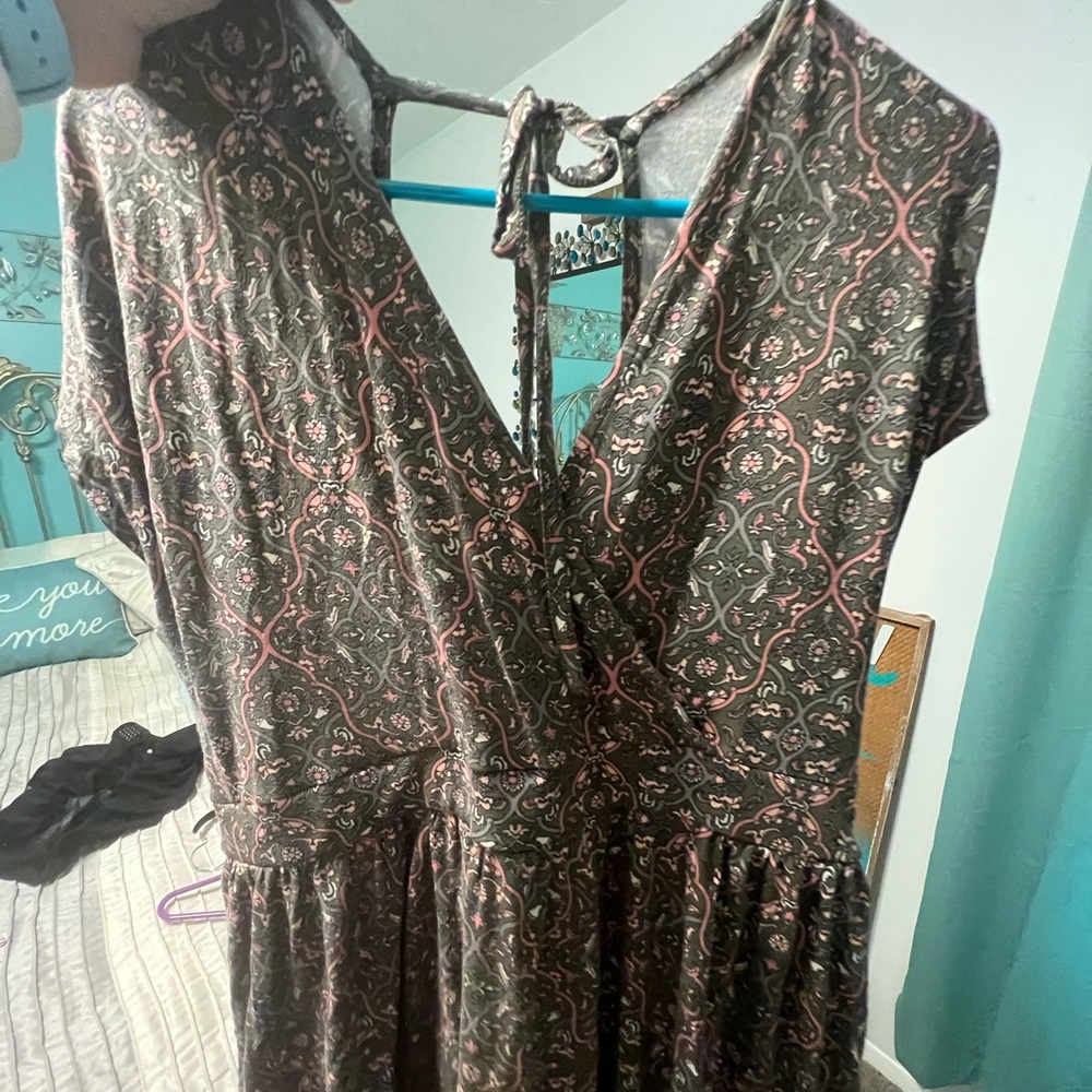 Cute flowy v neck tie shirt smoke free home very flattering